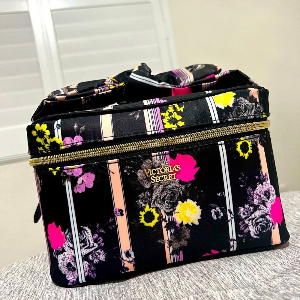 Victoria’s secret bow train case makeup bag